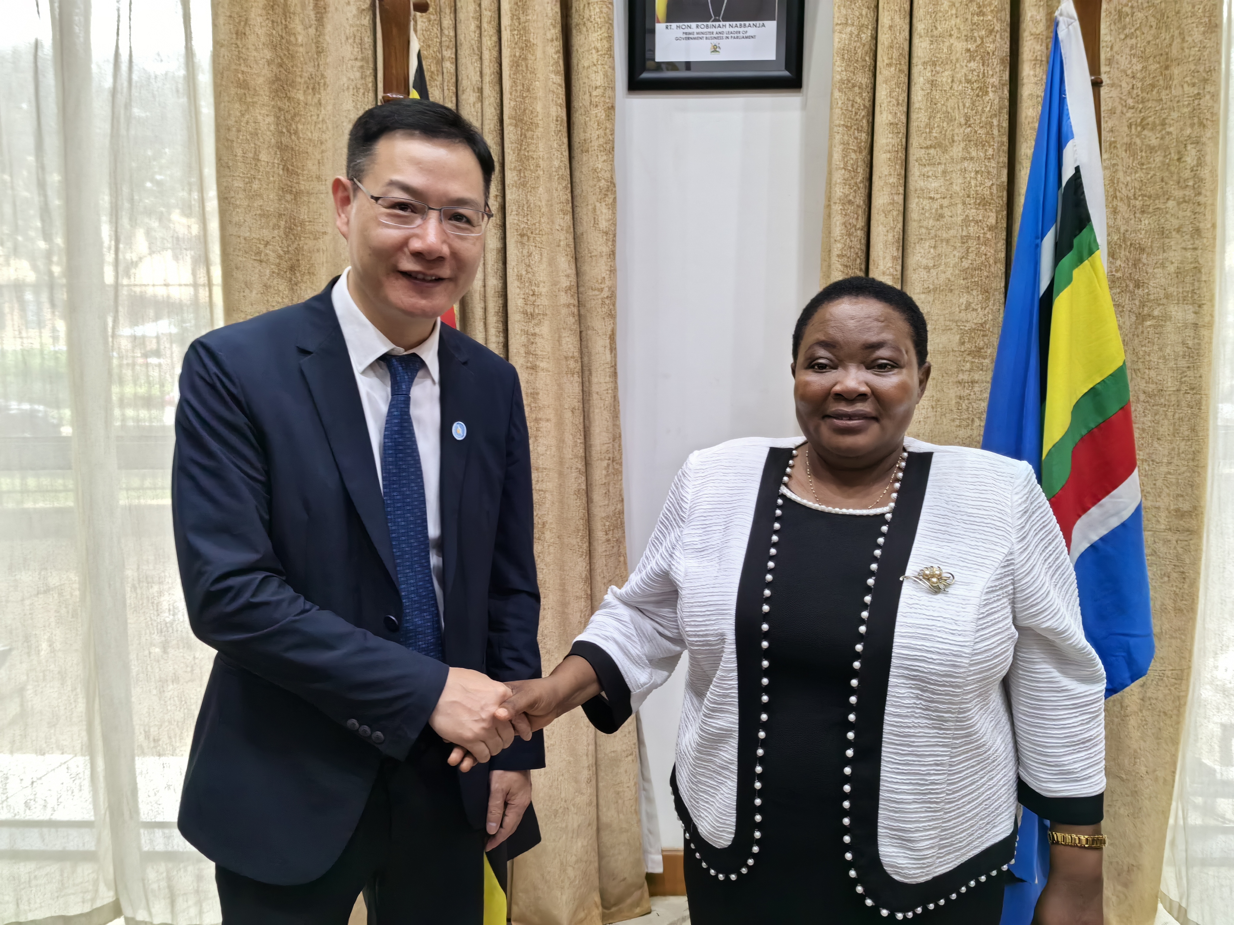 1701312777868922arze.jpg 1701312777868922arze.jpg