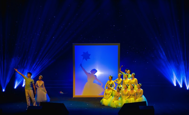 1765267975675041tmb2.jpg 8身影后的奮斗詩.jpg